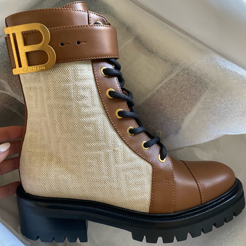 (SOLD) Balmain boots